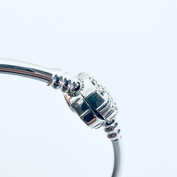 Pandora Moments Marvel Spider-Man Mask Clasp Bangle - Picture 6 of 9